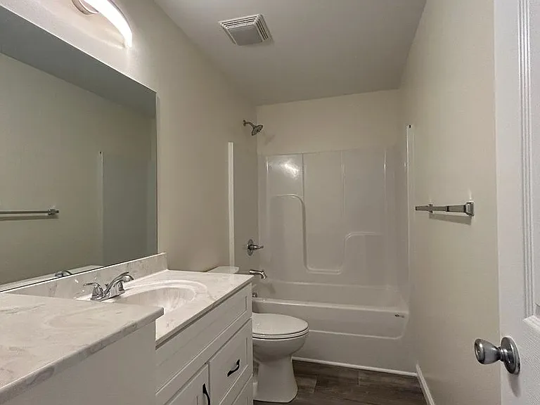 2301 Lakeland Dr — Photo 8