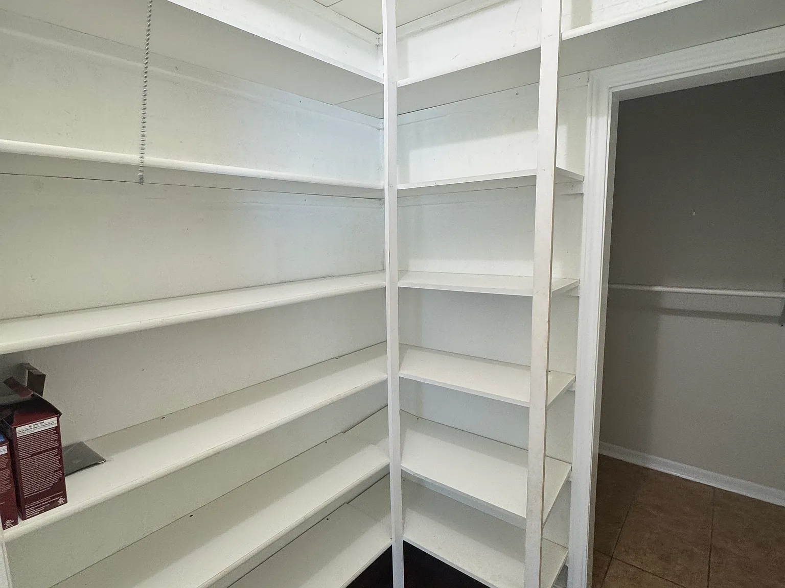 402 Fort Drum Dr — Photo 4