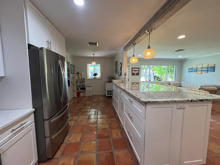 620 NE 9th Ave — Photo 25