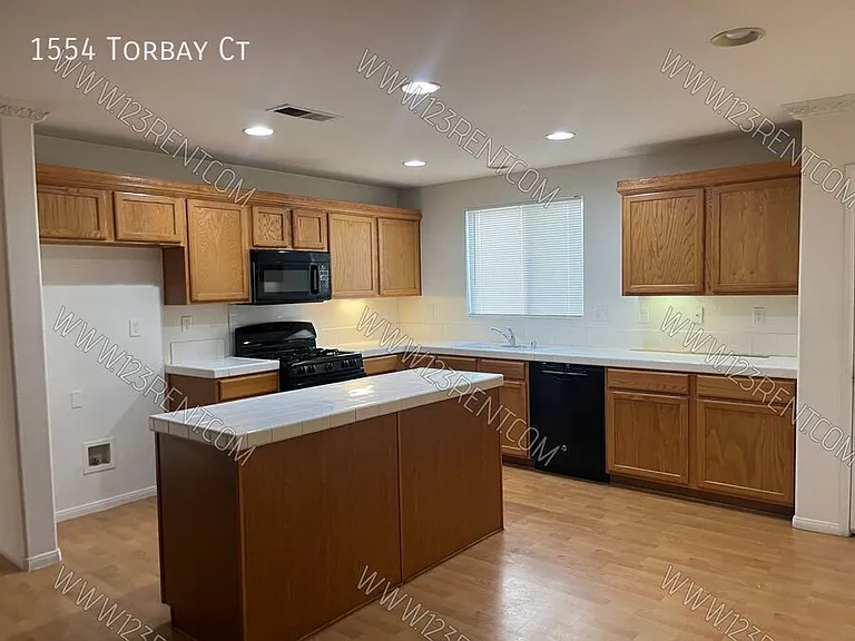 1554 Torbay Ct — Photo 5