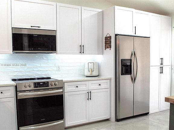 5th image of 2400 SW 19th Ave APT 137