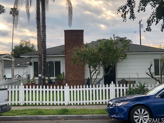 1st image of 2460 Magnolia Ave