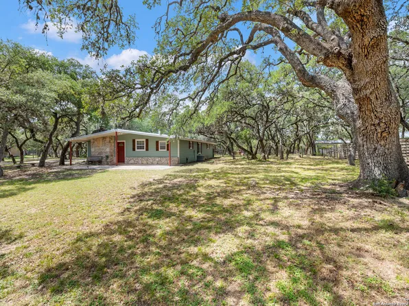 8715 Buckskin Dr., Boerne, TX 78006