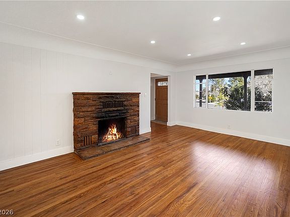 2nd image of 1140 Hillside Pl