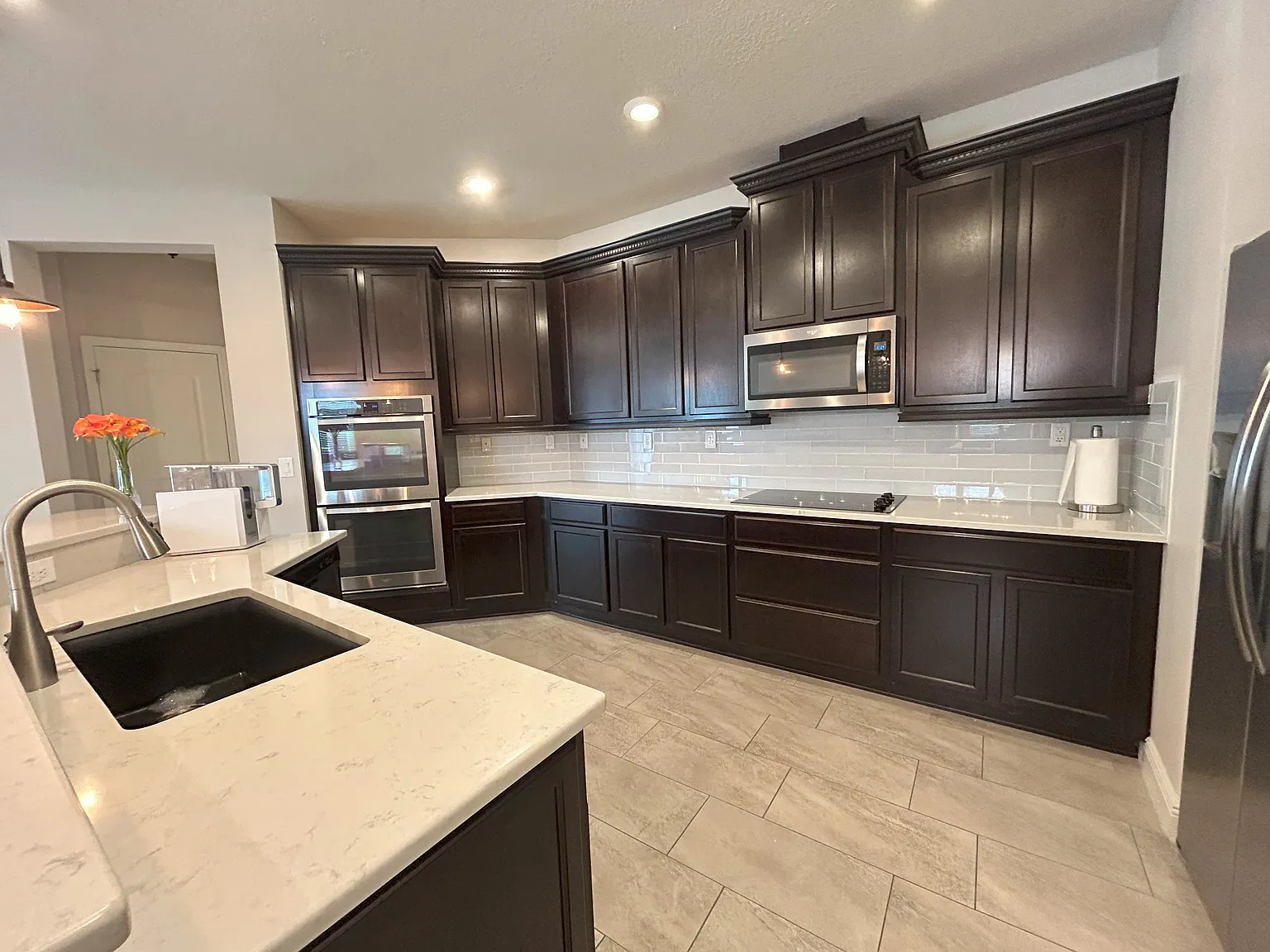 4 bed, 2003 sqft, $2,900 — Photo 2