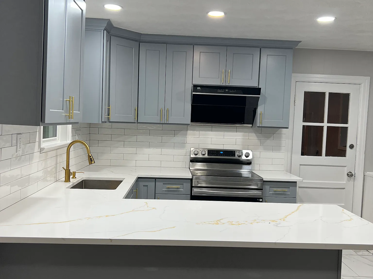 4 bed, 1.5 bath, 1856 sqft, $3,050 — Photo 4