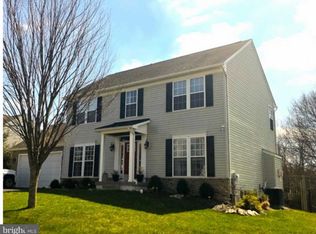 1045 Runaway Dr, Pennsburg, PA 18073