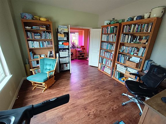 4th image of 3104 Buckthorn St