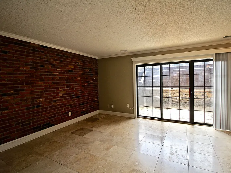 Plaza 44 Apartments — Photo 10