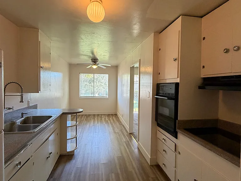 1061 E Monte Vista Ave — Photo 8