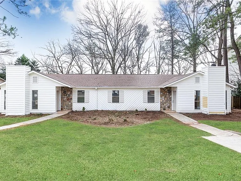 1601 Walker St SE #B — Photo 1