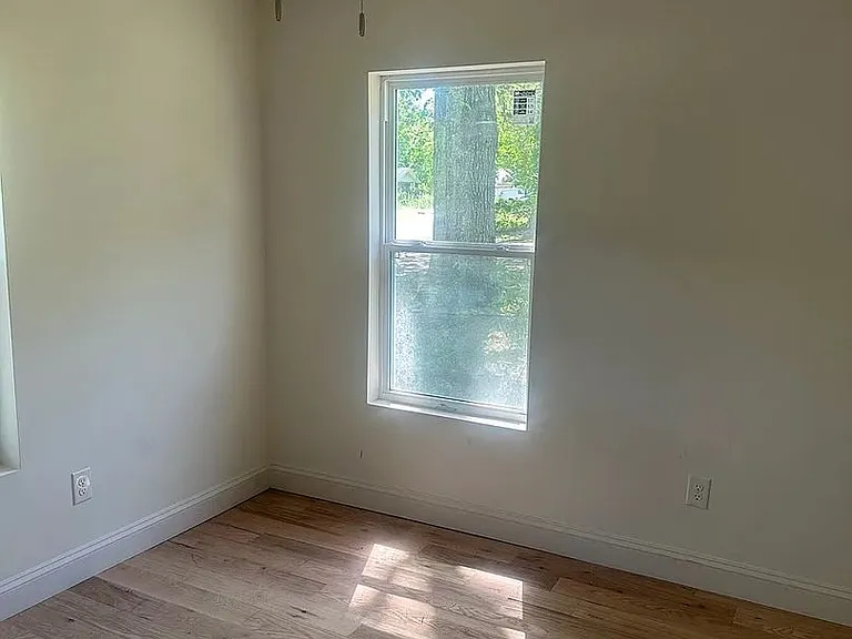 182 Dixon Cir — Photo 2