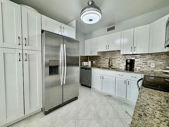 3rd image of 4031 Lincoln Pl