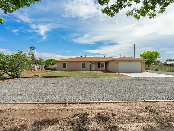 2nd image of 15 Mariposa Ln