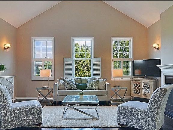 3rd image of 3746 N Clifton Ave #3