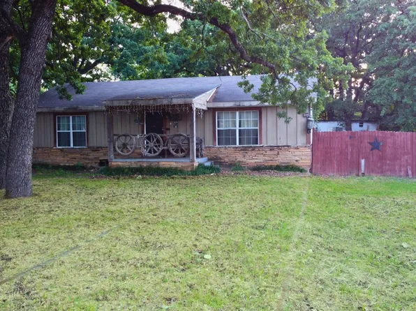 2404 Handley Dr, Fort Worth, TX 76112