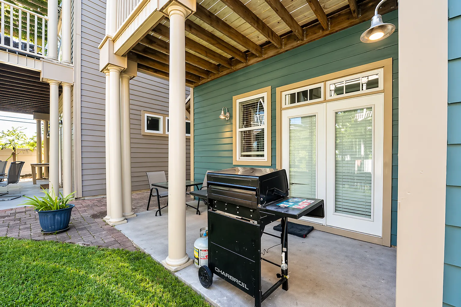 4 bed, 2367 sqft, $7,000 — Photo 2