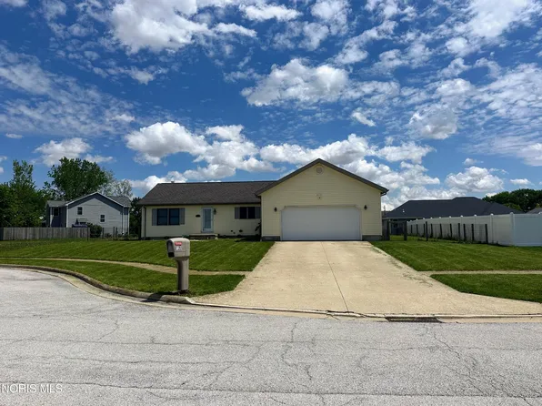 1208 Yonker Pl, Fostoria, OH 44830