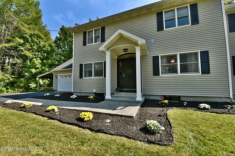 2nd image of 424 Daniels Road