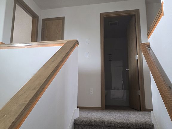 5th image of 391-393 Clover St #2