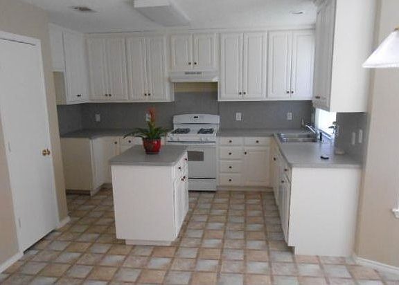 4th image of 1020 Aries St