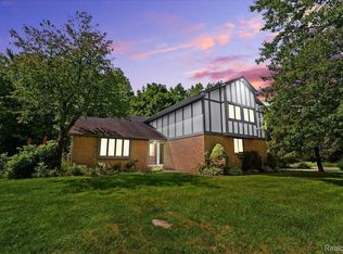 9980 McKeon Ct, South Lyon, MI 48178