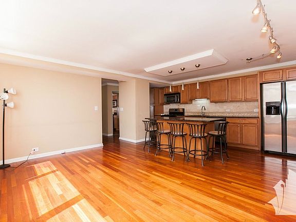 4th image of 3951 N Lakeshore Dr #878401