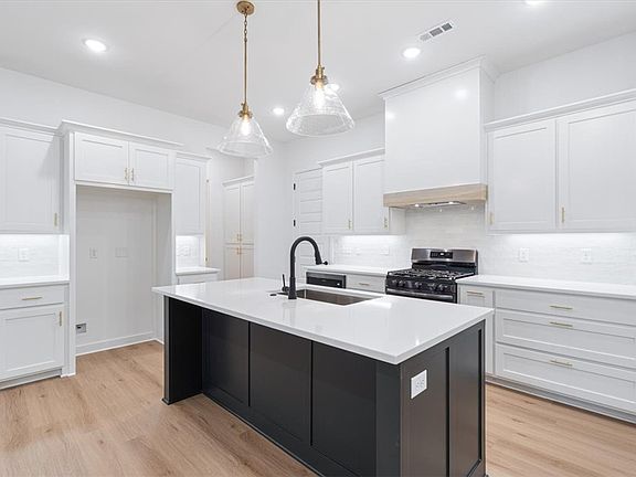 4th image of 13 Hambleton Dr