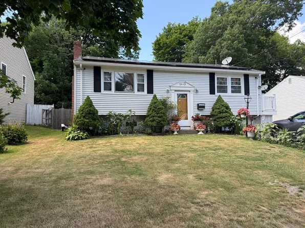39 Central St, Brockton, MA 02301