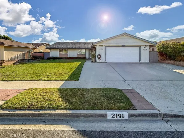 2191 N Hilldale Ave, Simi Valley, CA 93063