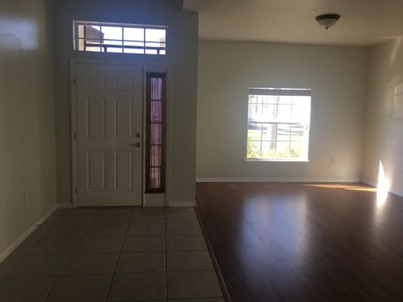 5th image of 792 Hacienda Cir