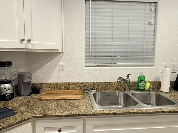 596 Fairlane Pl #A, Santa Maria, CA 93455