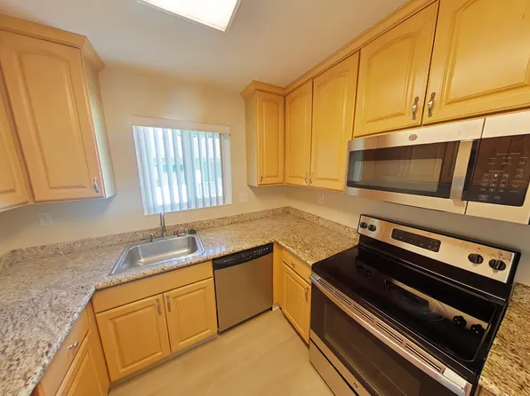 1220 Mills St #5M, Menlo Park, CA 94025
