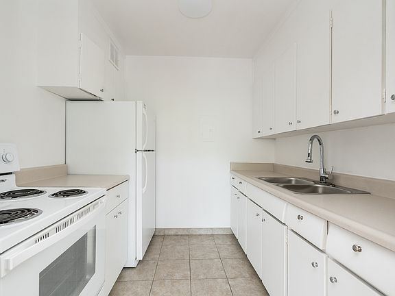 2nd image of 240 Oriole Pkwy #50057A-903