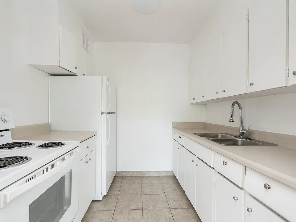 240 Oriole Pkwy #50057A-206