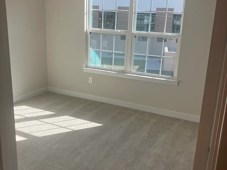 343 E Cochran St — Photo 20