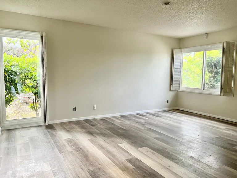 24360 Crestlawn St — Photo 28