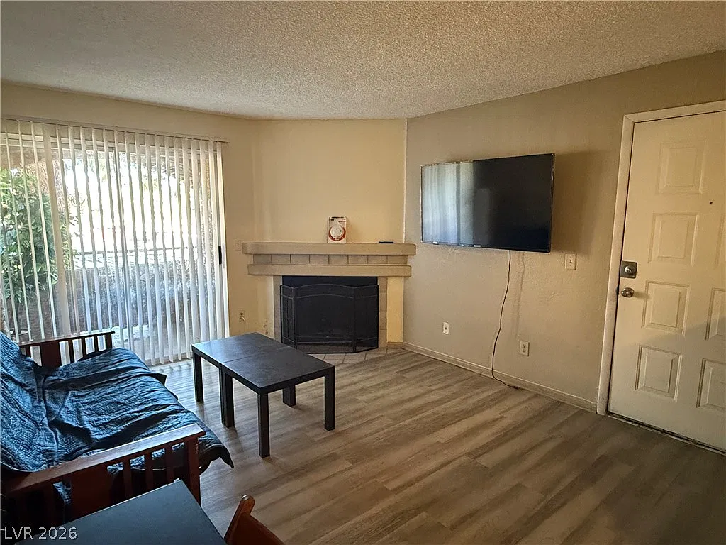 1 bed, 1.0 bath, 660 sqft, $1,000 — Photo 4