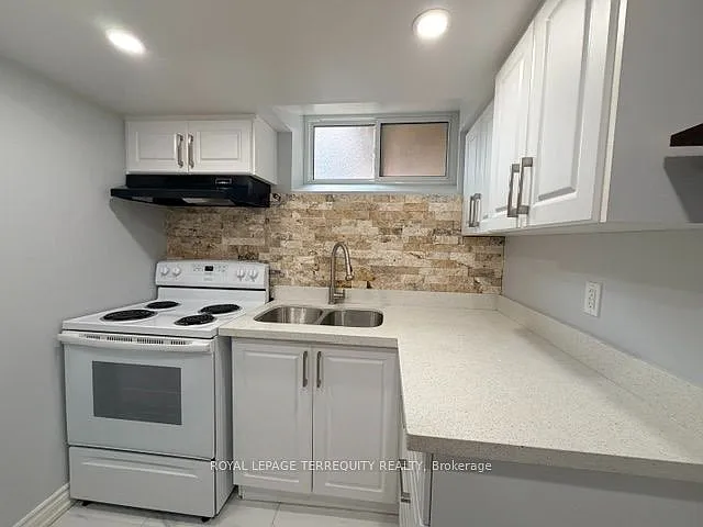 869 Marinet Cres #BASEMENT — Photo 11