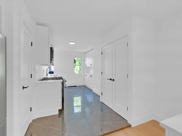 104 Jefferson Street image 5 of 14