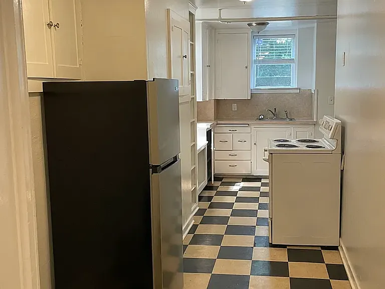 1010 W Franklin St — Photo 4