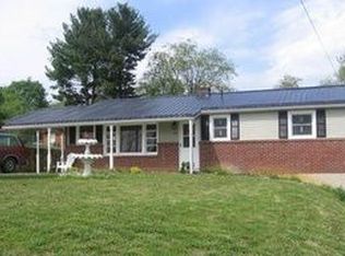 713 Mathews Ct, Pulaski, VA 24301