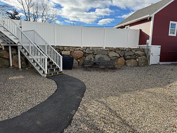 4th image of 278 Teaticket Hwy #1