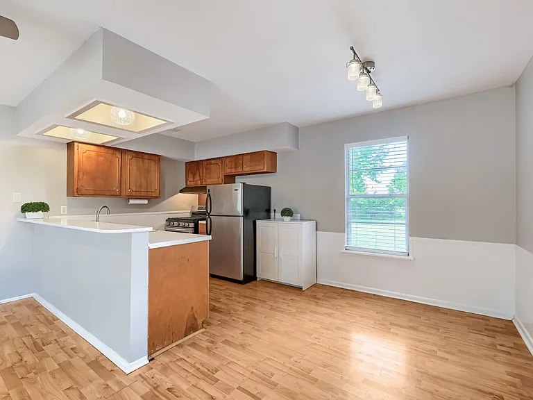 8308 Hathaway Dr — Photo 25