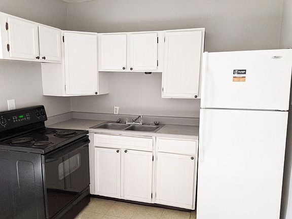 3rd image of 332 Ludlow Ave #3405-105