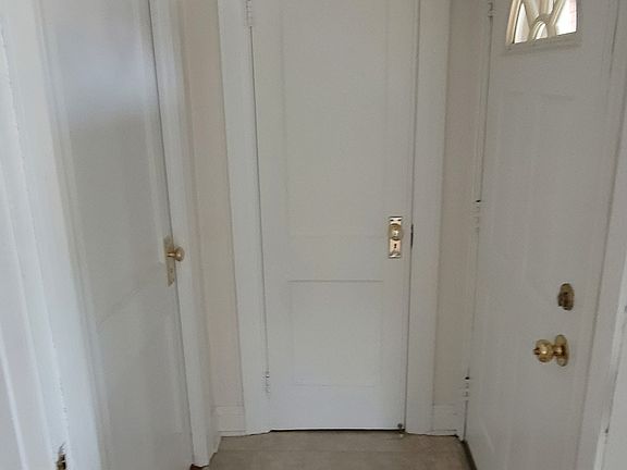 4th image of 821 W 34th St