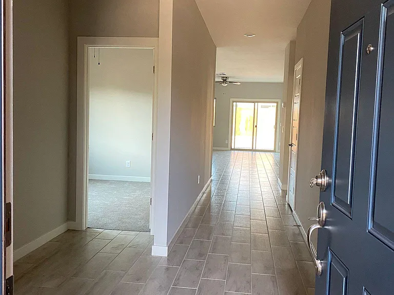 976 E White Wing Dr — Photo 3