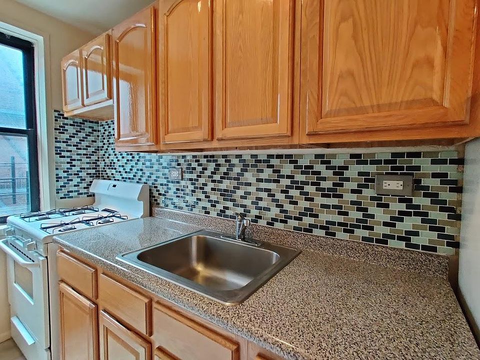 1st image of 3250 Randall Ave #2