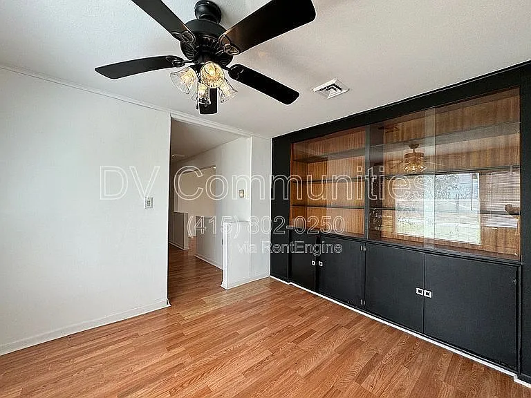 817 Westmont Dr — Photo 7