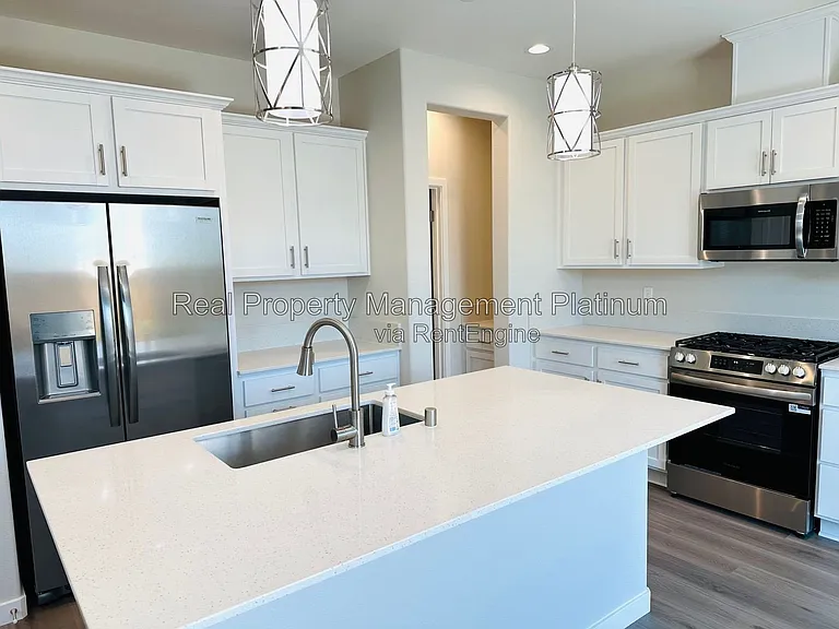 616 Ophelia Ave — Photo 1